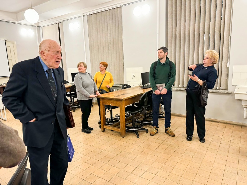 6a96db28-08e8-4f89-b0fd-7ce044162f9e