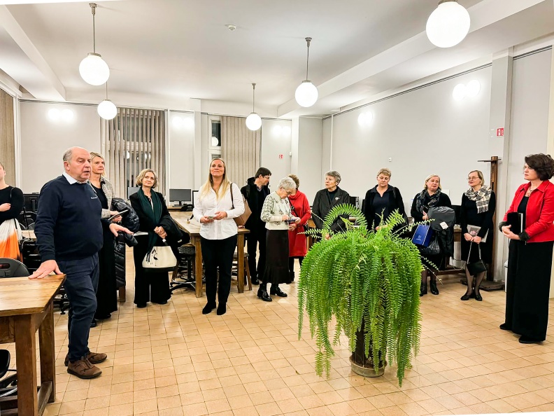 20d09ce7-9314-4145-9f56-e68967823fae