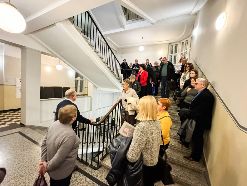 71cc1d5f-2599-46ff-a880-97a79321844c