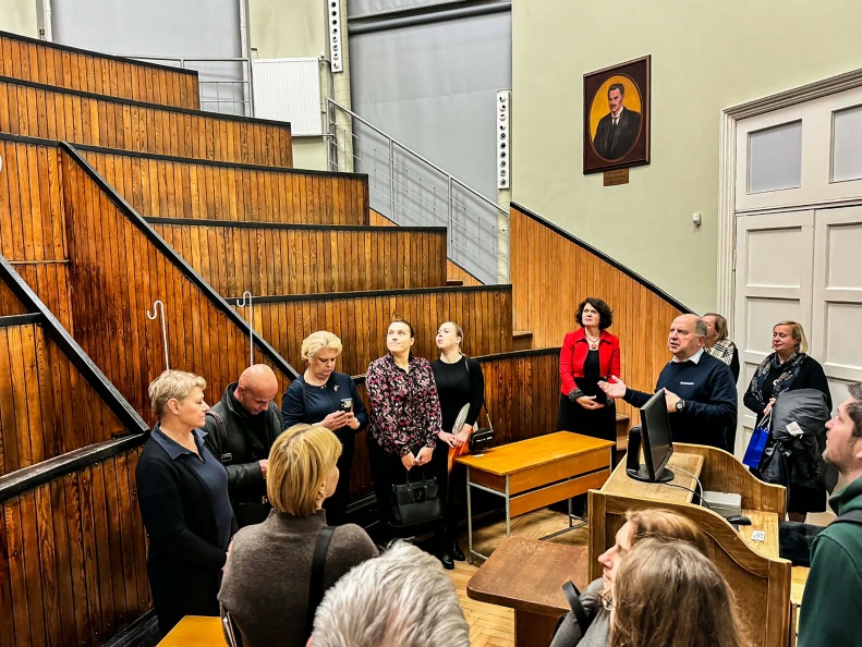 cb3163b2-c145-4279-8c74-ff9845c43dca