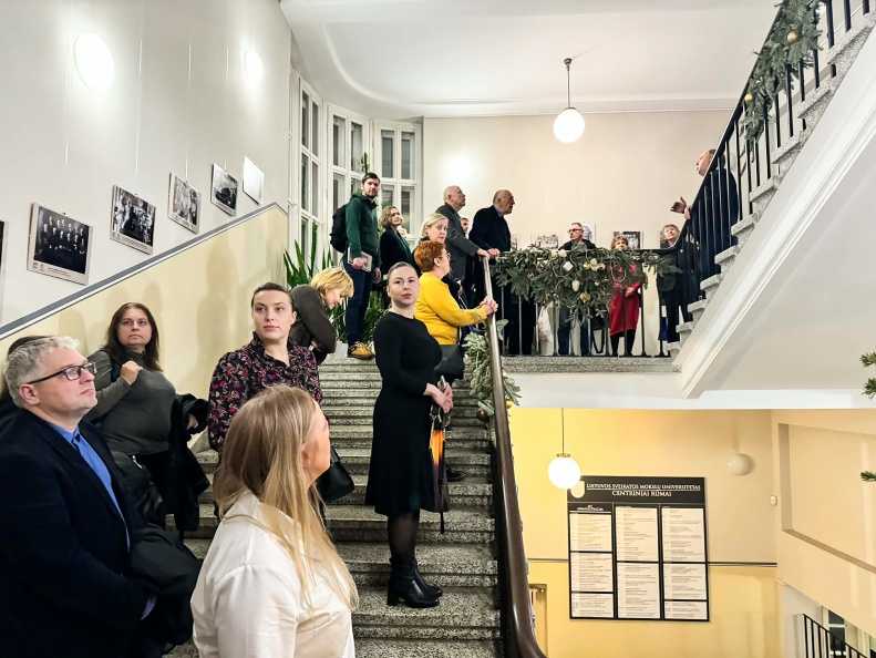 3d154529-ff8c-4926-b40b-c26088fafce7